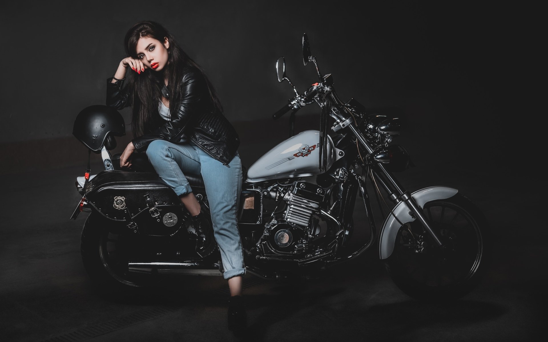 Biker girls: style and drive brings the glow — live moments in Stepanakert