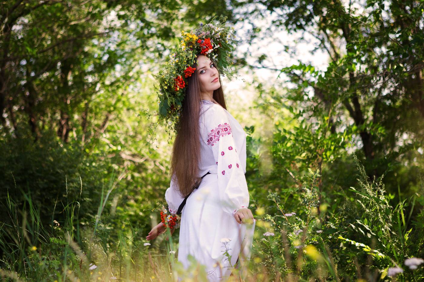 Slavic girls brings the glow — live moments in Stepanakert