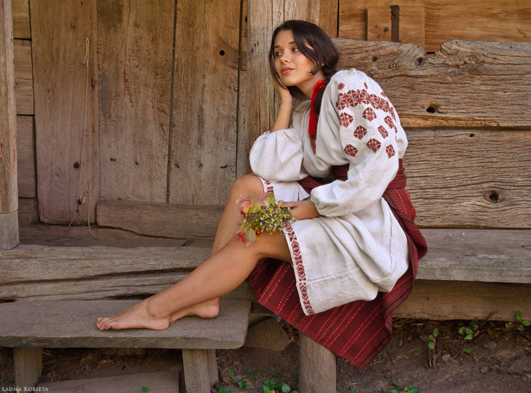 Fresh photos, fresh mood — Women in Slavic costumes online in Stepanakert