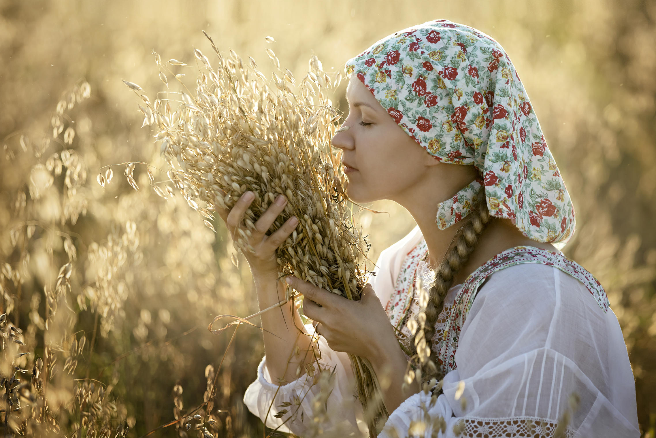 Photo Women in Slavic costumes in Stepanakert