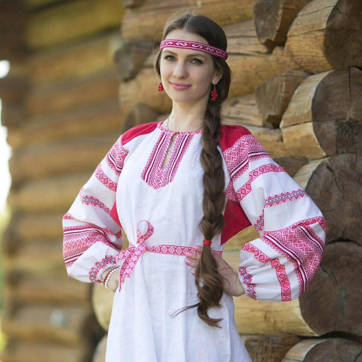 Girls in Slavic costumes brings the glow — live moments in Stepanakert